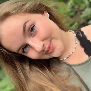 Meet your Posher, Maya